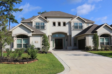 Manhattan Beach Exterior Maintenance: Removing Salt Corrosion from Glass and Stucco